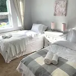 Spacious 2 Bed Apartment With Off Street Parking