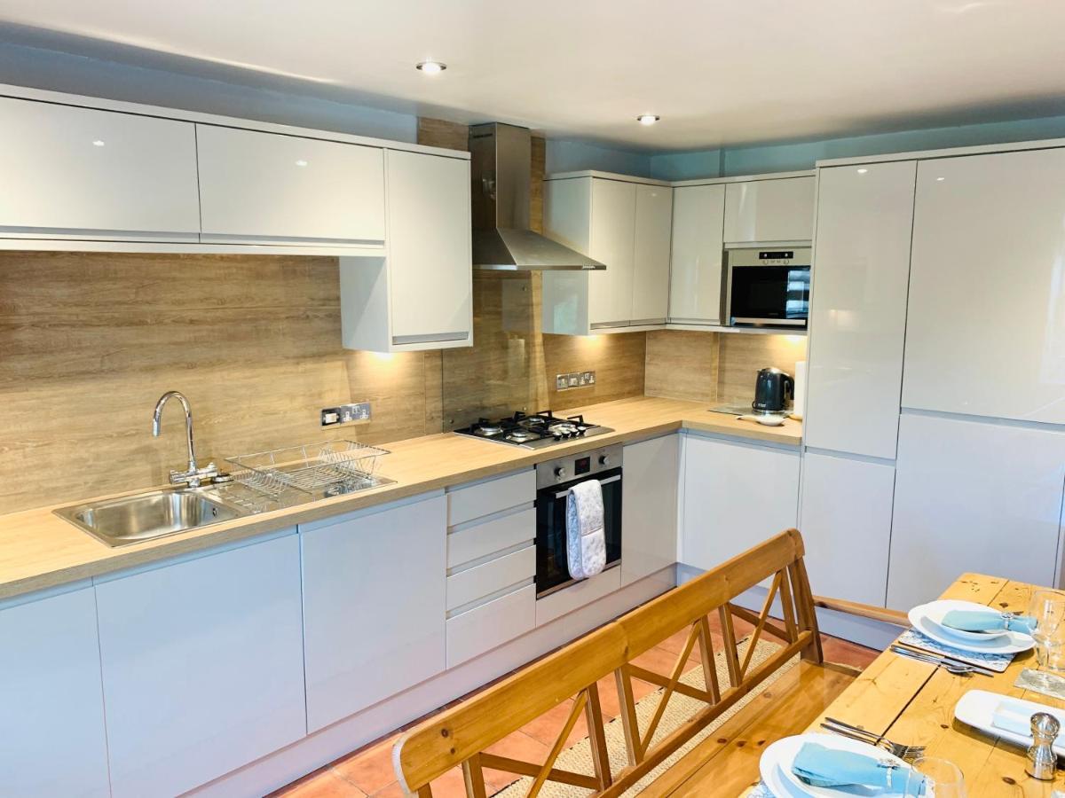 Spacious 2 Bed With Off Street Parking Apartment Bath