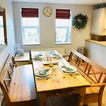 Spacious 2 Bed Apartment With Off Street Parking