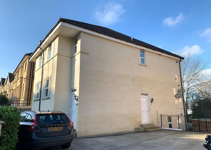 Spacious 2 Bed Apartment With Off Street Parking