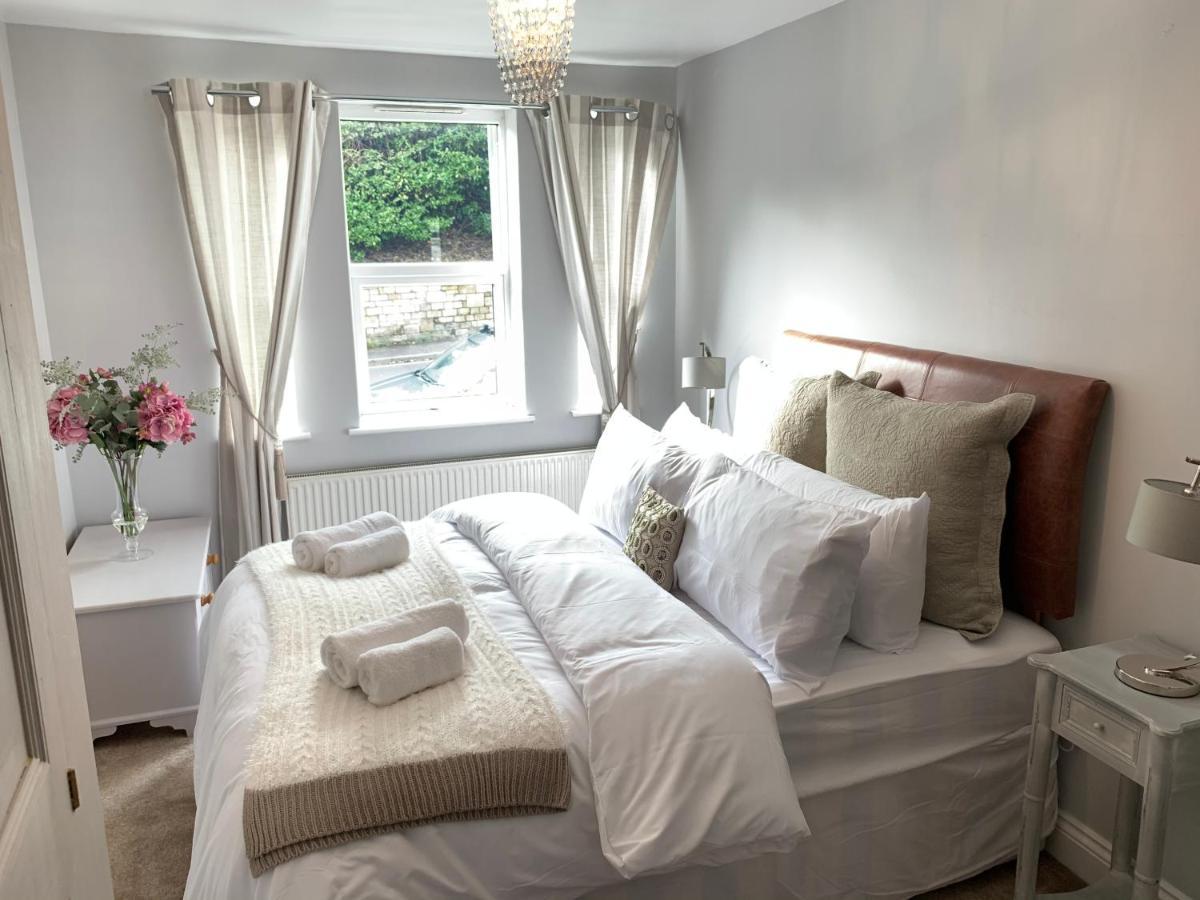 Spacious 2 Bed With Off Street Parking Apartment
