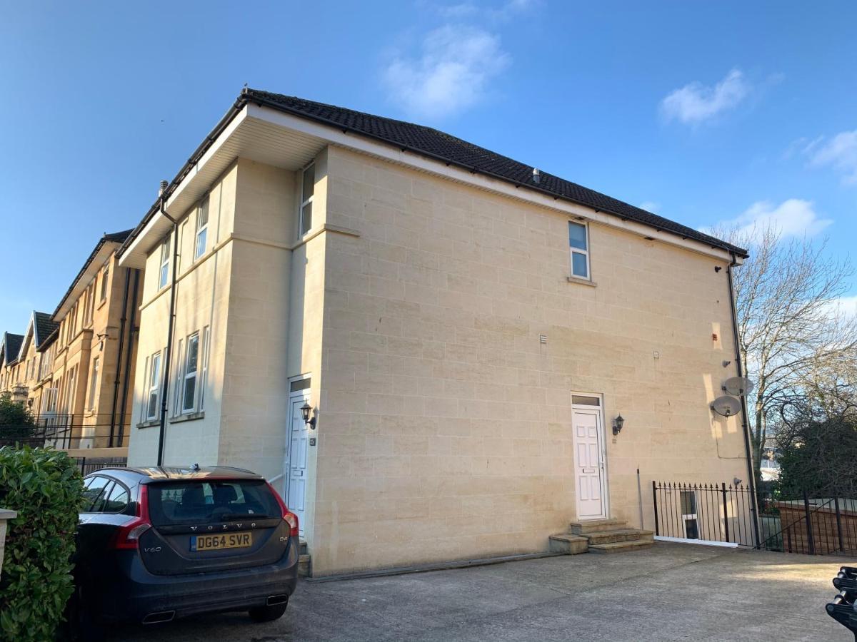 Spacious 2 Bed With Off Street Parking Apartment Bath