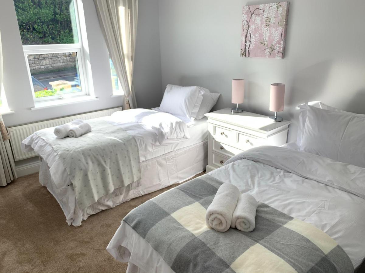 Apartment Spacious 2 Bed With Off Street Parking