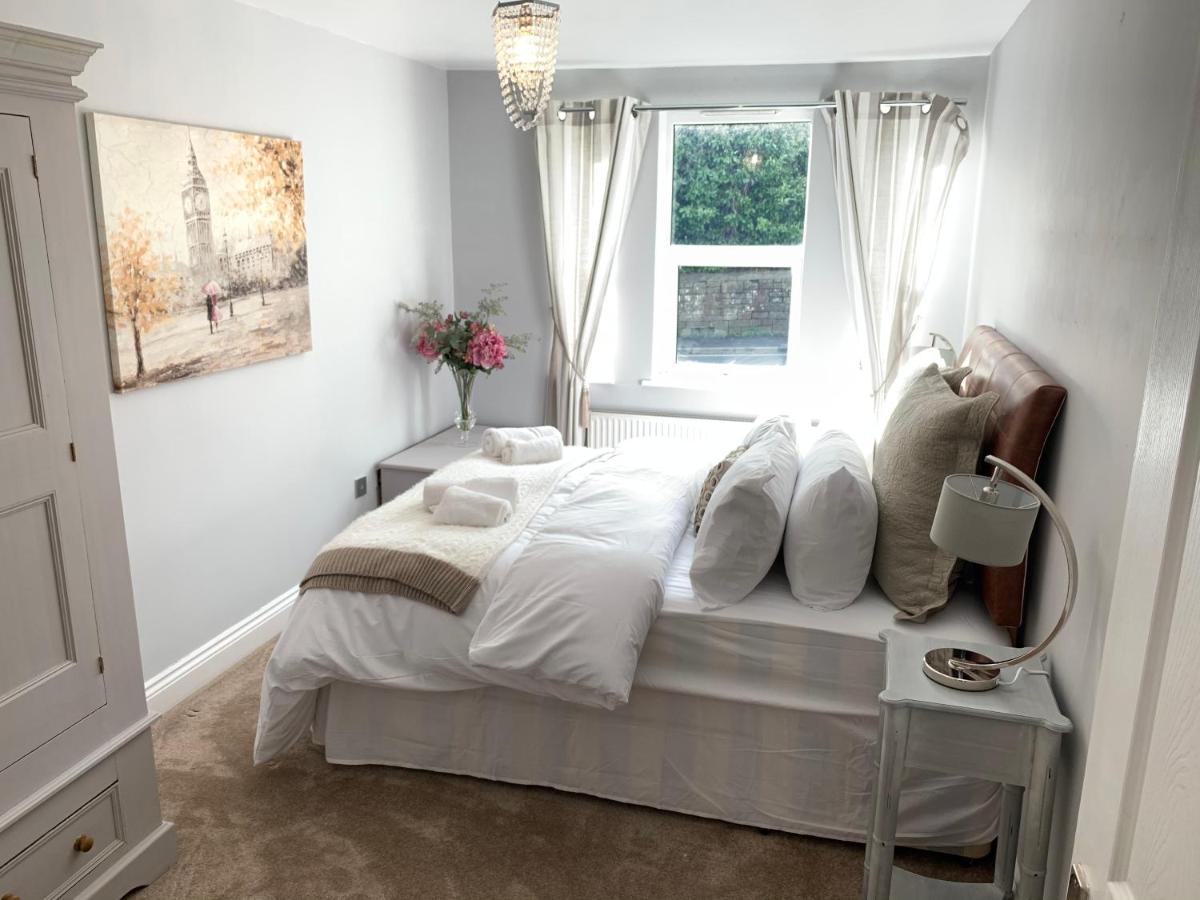 Spacious 2 Bed With Off Street Parking * Bath