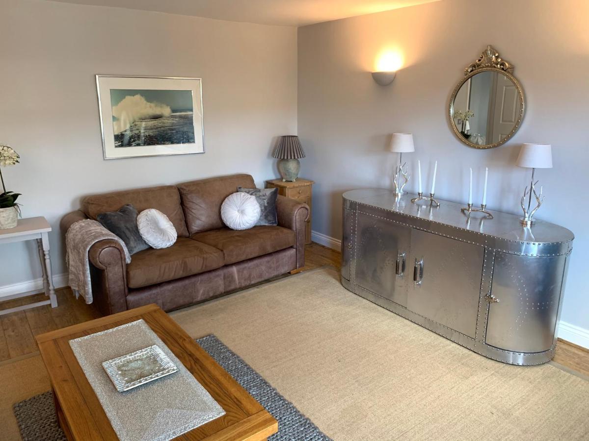 Apartment Spacious 2 Bed With Off Street Parking Bath