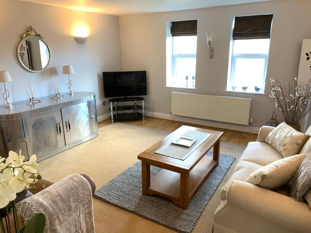 Spacious 2 Bed With Off Street Parking